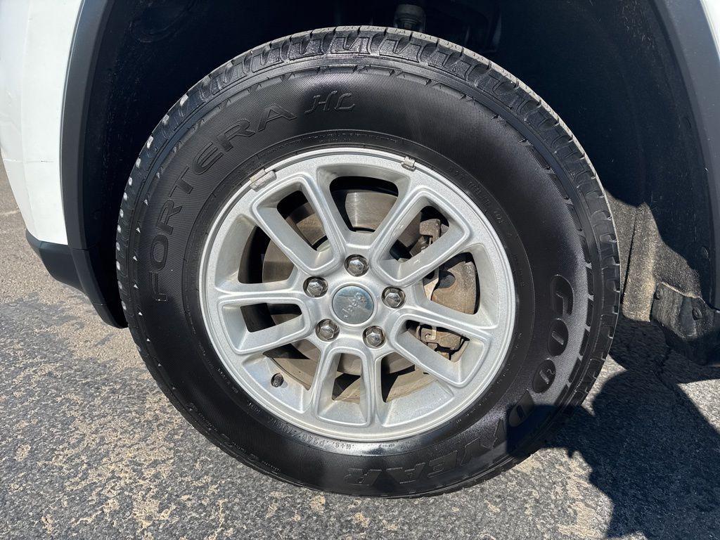 used 2019 Jeep Grand Cherokee car, priced at $16,229