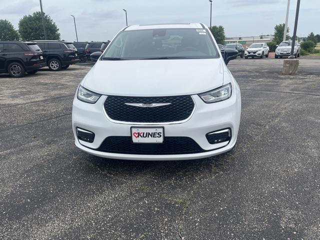 new 2024 Chrysler Pacifica car, priced at $48,840