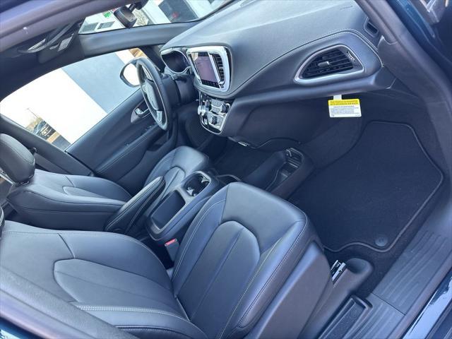 new 2025 Chrysler Pacifica car, priced at $40,601