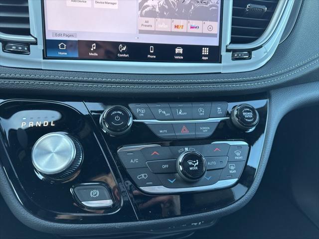 new 2025 Chrysler Pacifica car, priced at $40,601