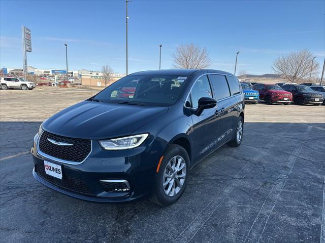 new 2025 Chrysler Pacifica car, priced at $40,601