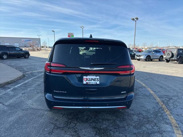 new 2025 Chrysler Pacifica car, priced at $40,601