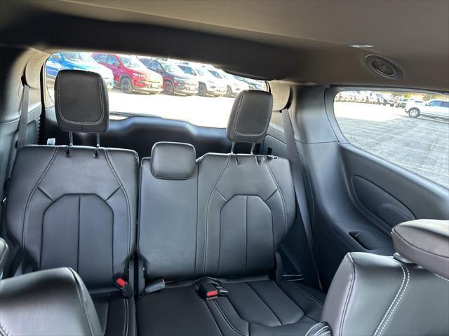 new 2025 Chrysler Pacifica car, priced at $40,601