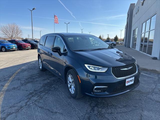 new 2025 Chrysler Pacifica car, priced at $40,601