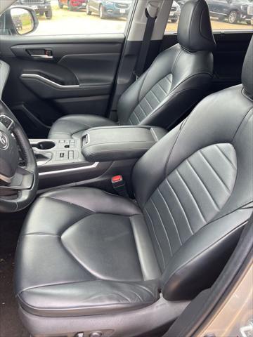 used 2023 Toyota Highlander car, priced at $30,991