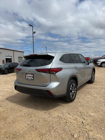 used 2023 Toyota Highlander car, priced at $30,991