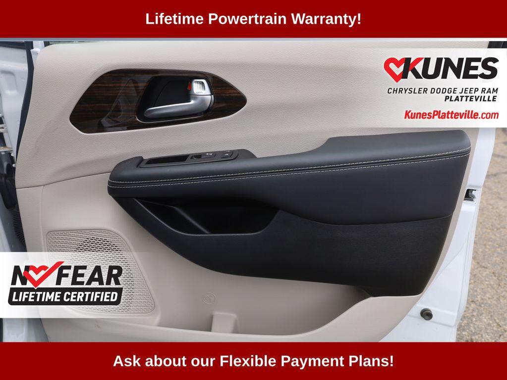 used 2023 Chrysler Pacifica car, priced at $36,991