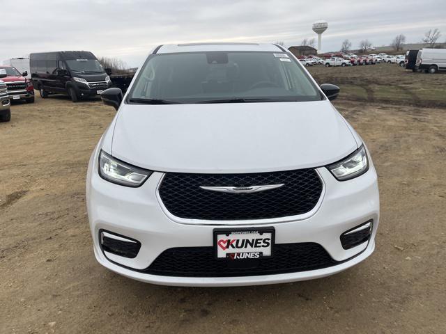 new 2024 Chrysler Pacifica car, priced at $48,840