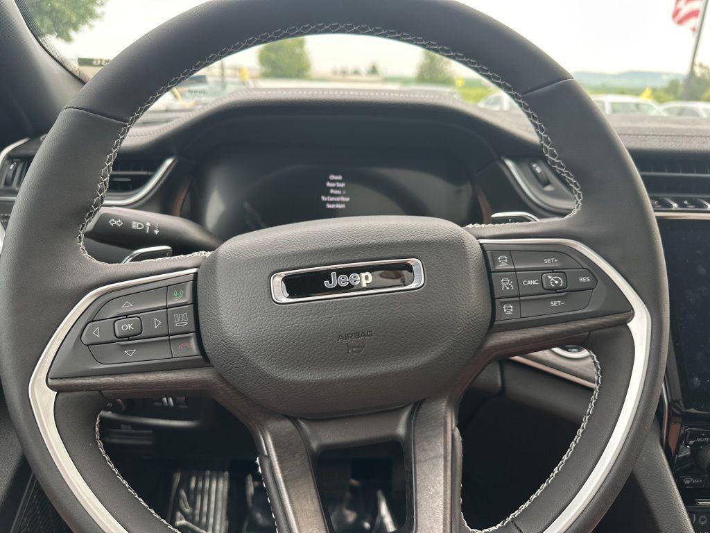 new 2025 Jeep Grand Cherokee car, priced at $46,028