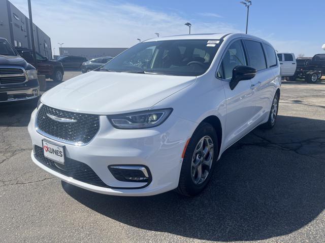 new 2024 Chrysler Pacifica car, priced at $48,565