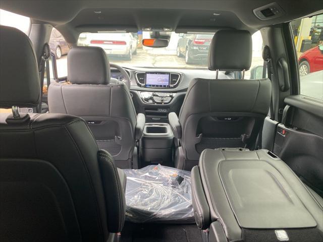 new 2025 Chrysler Pacifica car, priced at $37,828