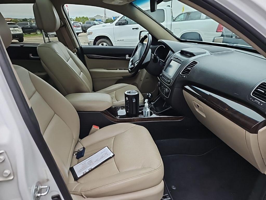 used 2015 Kia Sorento car, priced at $5,601