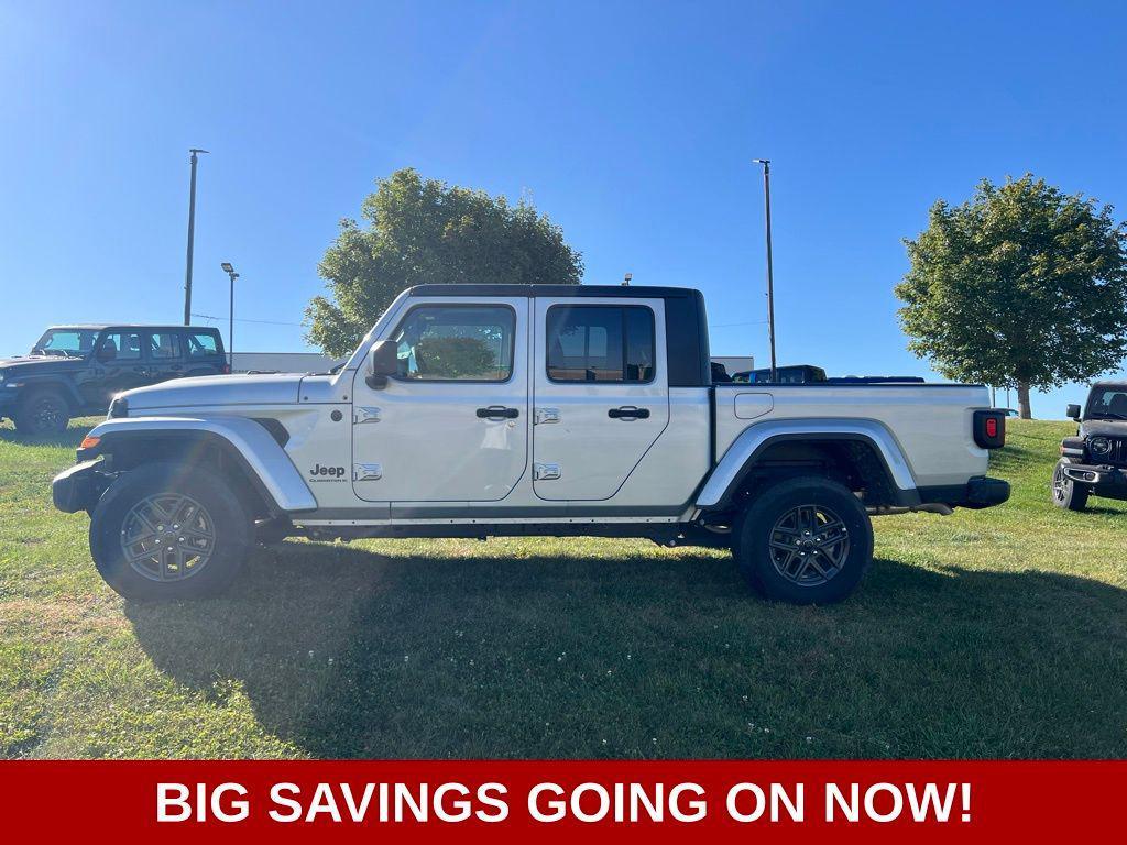 new 2024 Jeep Gladiator car, priced at $48,672