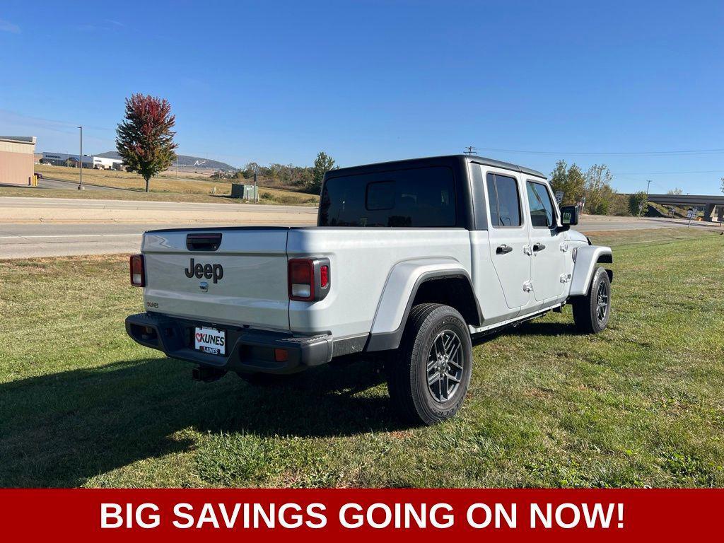 new 2024 Jeep Gladiator car, priced at $48,672