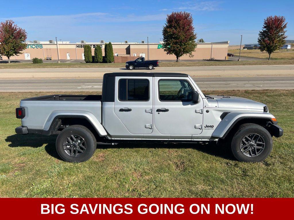 new 2024 Jeep Gladiator car, priced at $48,672