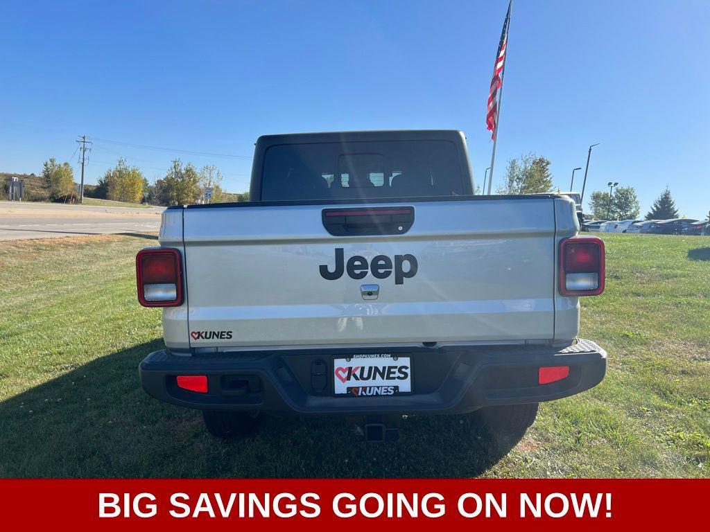 new 2024 Jeep Gladiator car, priced at $48,672