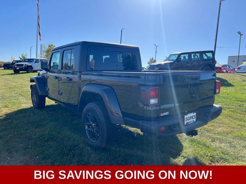 new 2024 Jeep Gladiator car, priced at $42,223
