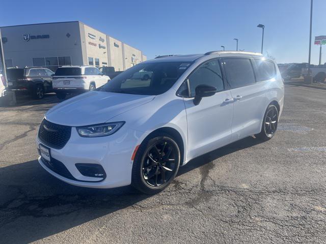 new 2024 Chrysler Pacifica car, priced at $44,740