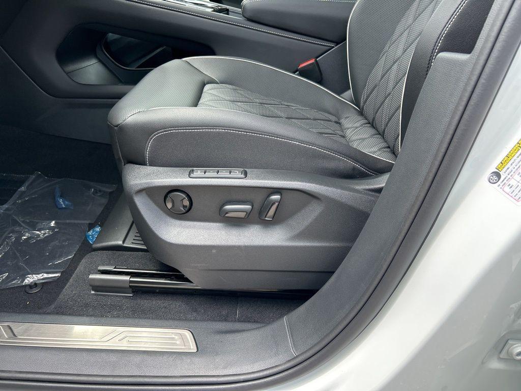 new 2025 Volkswagen Atlas car, priced at $49,651