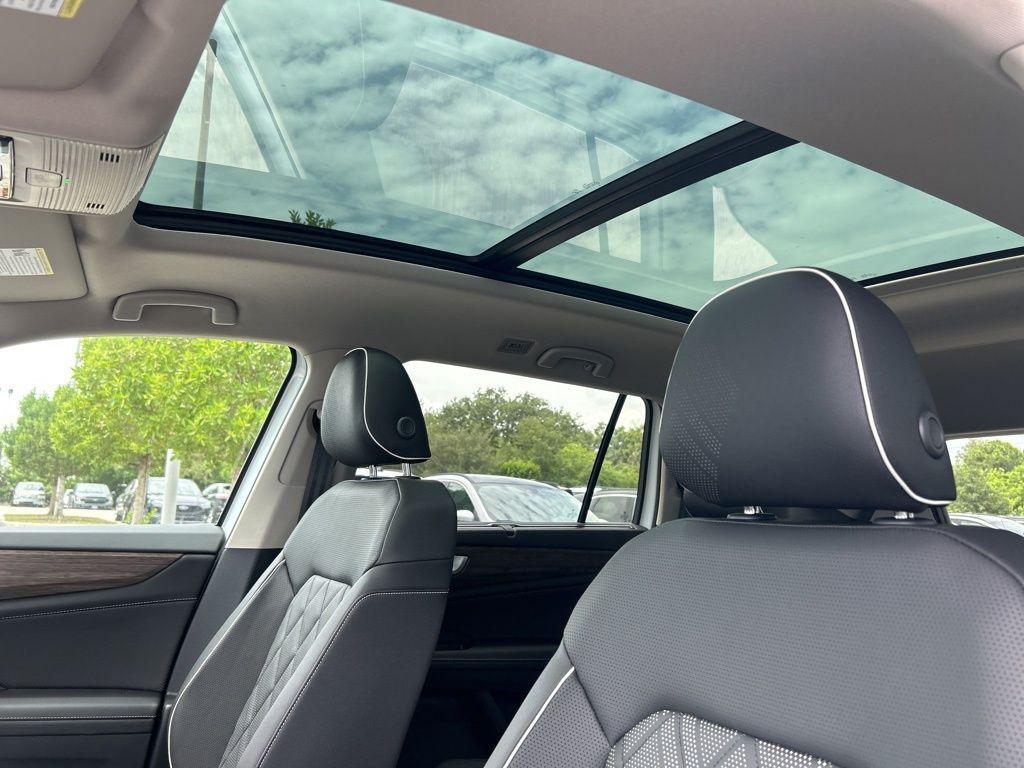 new 2025 Volkswagen Atlas car, priced at $49,651