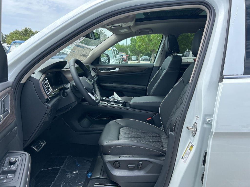 new 2025 Volkswagen Atlas car, priced at $49,651