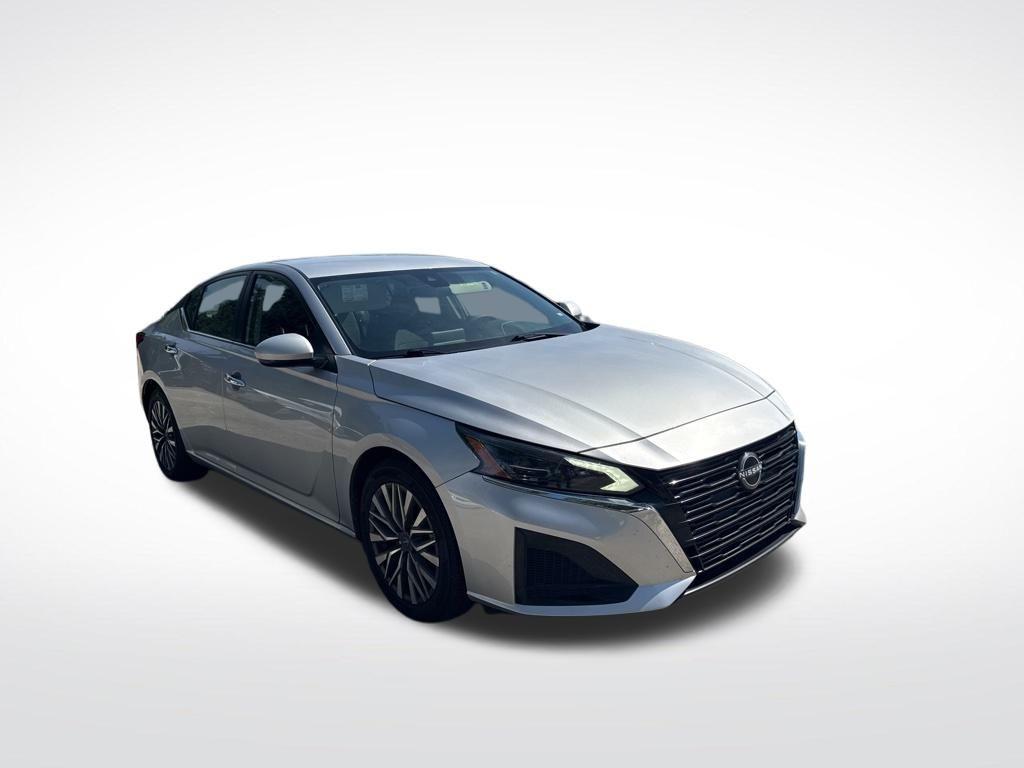 used 2023 Nissan Altima car, priced at $17,521
