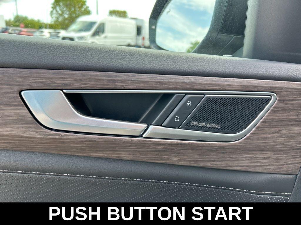 new 2025 Volkswagen Atlas car, priced at $48,371