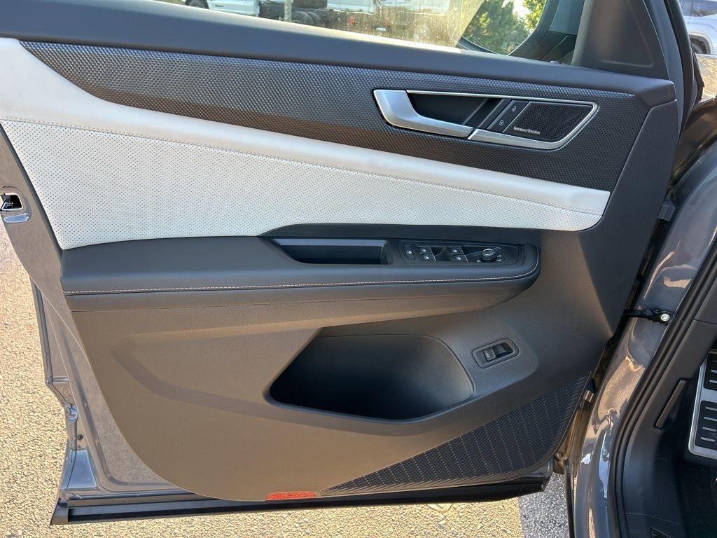 new 2026 Volkswagen Atlas Cross Sport car, priced at $53,448