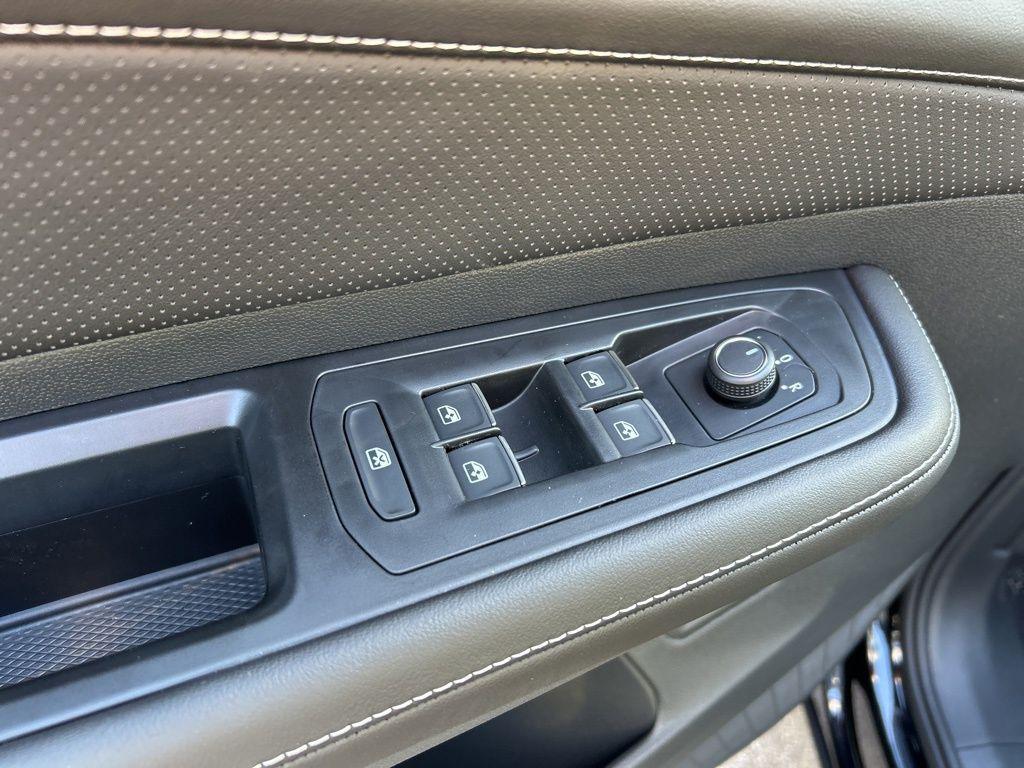 new 2026 Volkswagen Atlas Cross Sport car, priced at $43,546