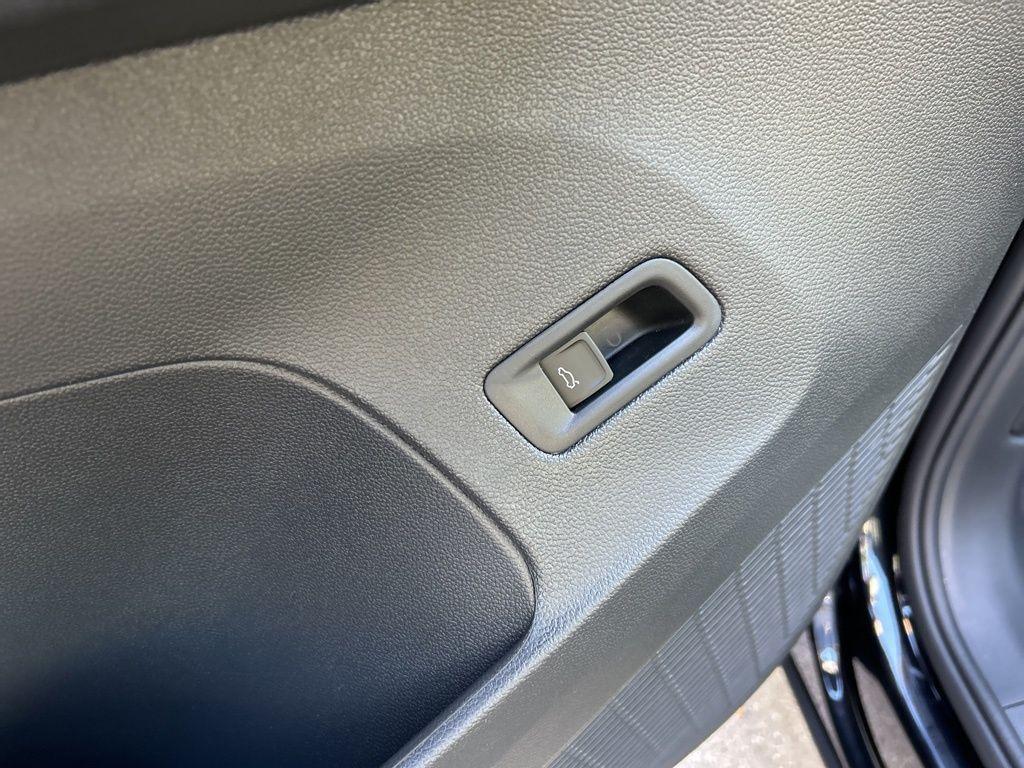 new 2026 Volkswagen Atlas Cross Sport car, priced at $43,546