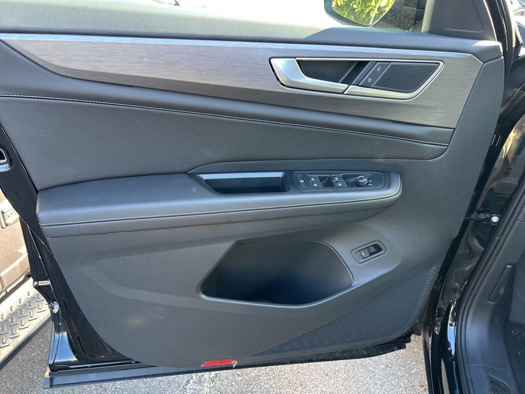 new 2026 Volkswagen Atlas Cross Sport car, priced at $43,546