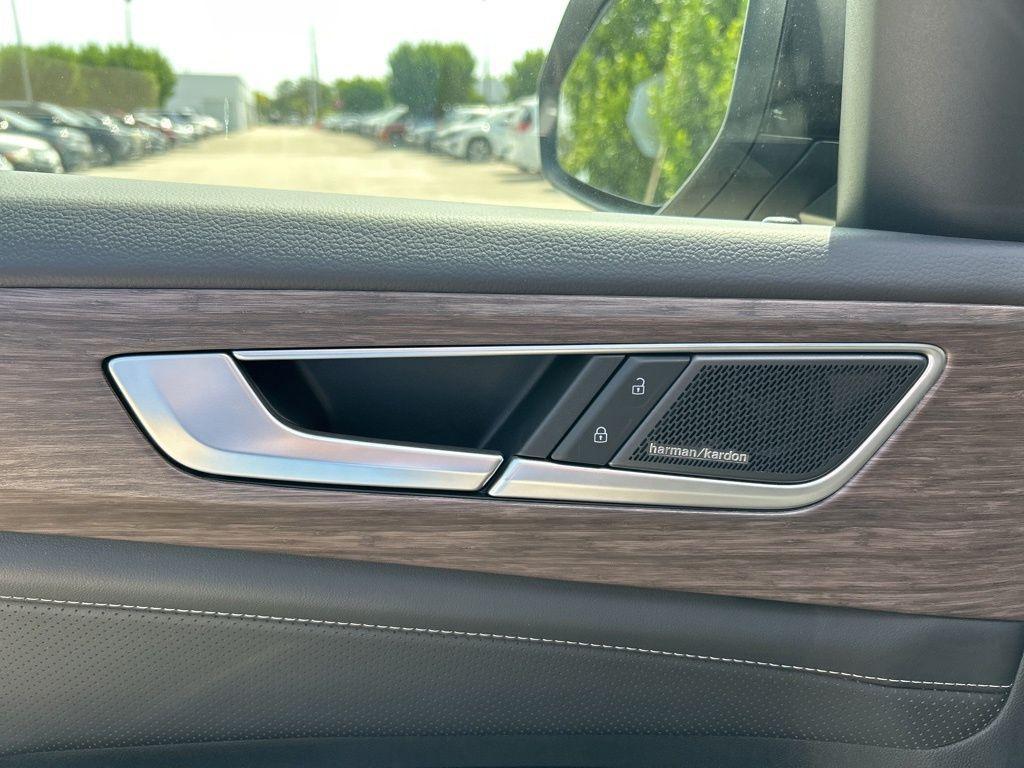 new 2025 Volkswagen Atlas car, priced at $46,296