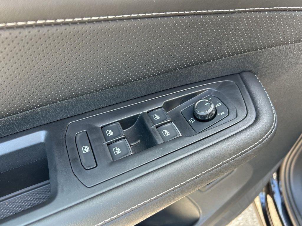 new 2025 Volkswagen Atlas car, priced at $46,296