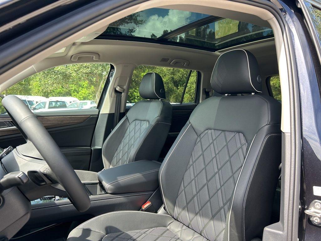 new 2025 Volkswagen Atlas car, priced at $46,296
