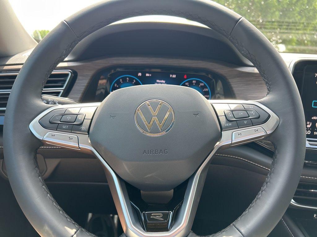 new 2025 Volkswagen Atlas car, priced at $46,296