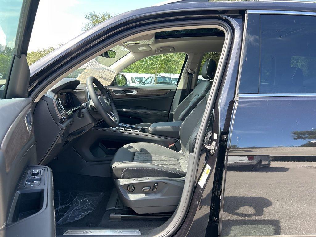 new 2025 Volkswagen Atlas car, priced at $46,296