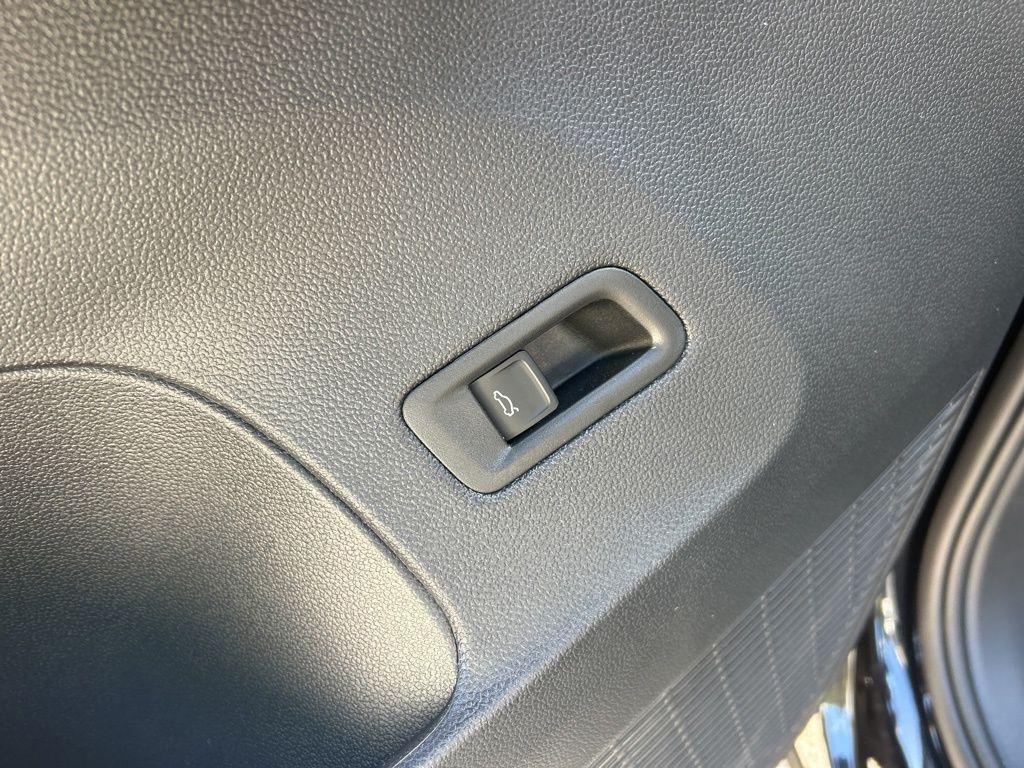 new 2025 Volkswagen Atlas car, priced at $46,296