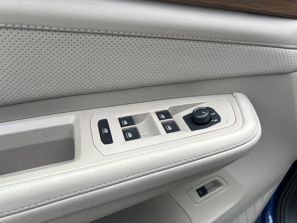 used 2025 Volkswagen Atlas car, priced at $38,750