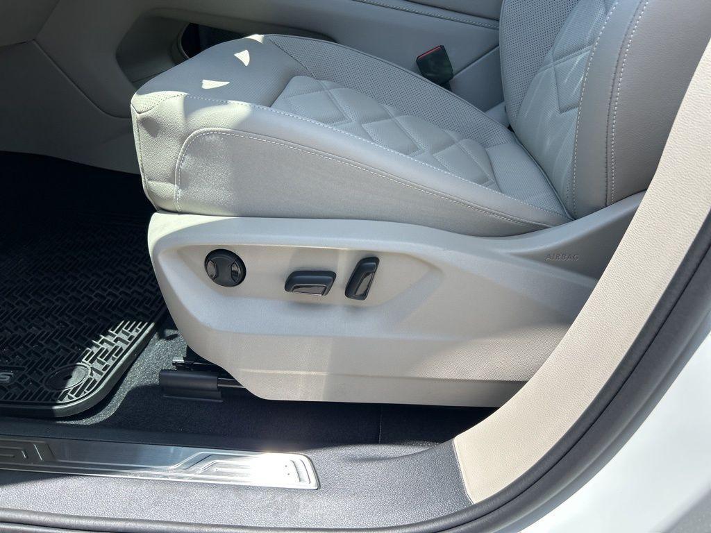 new 2025 Volkswagen Atlas car, priced at $40,245
