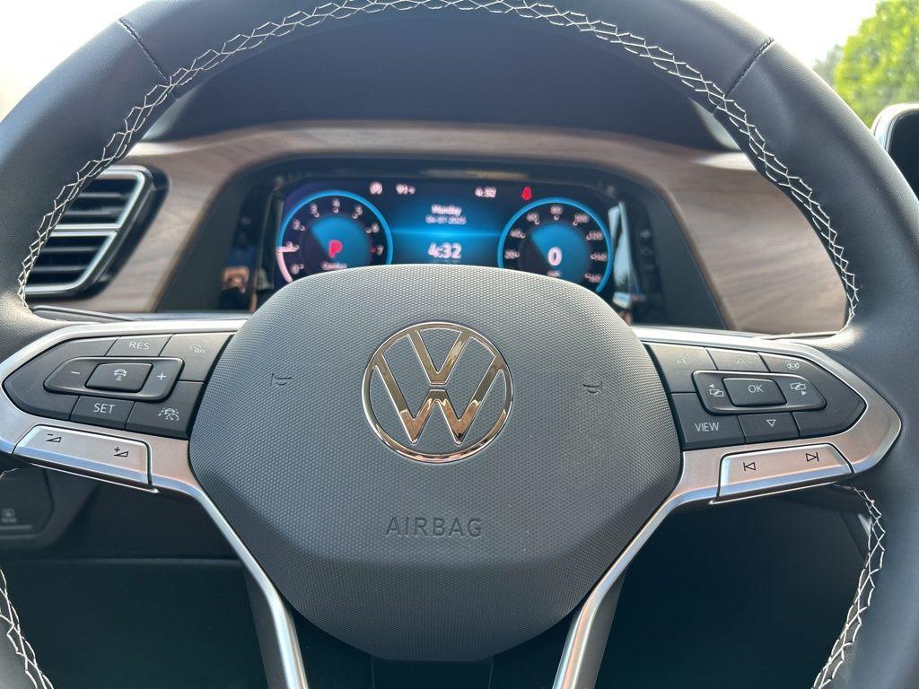 new 2025 Volkswagen Atlas car, priced at $38,550