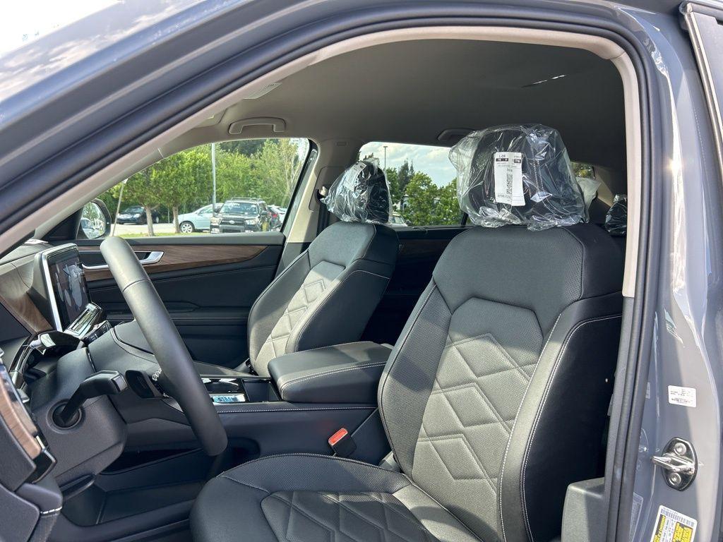 new 2025 Volkswagen Atlas car, priced at $38,550