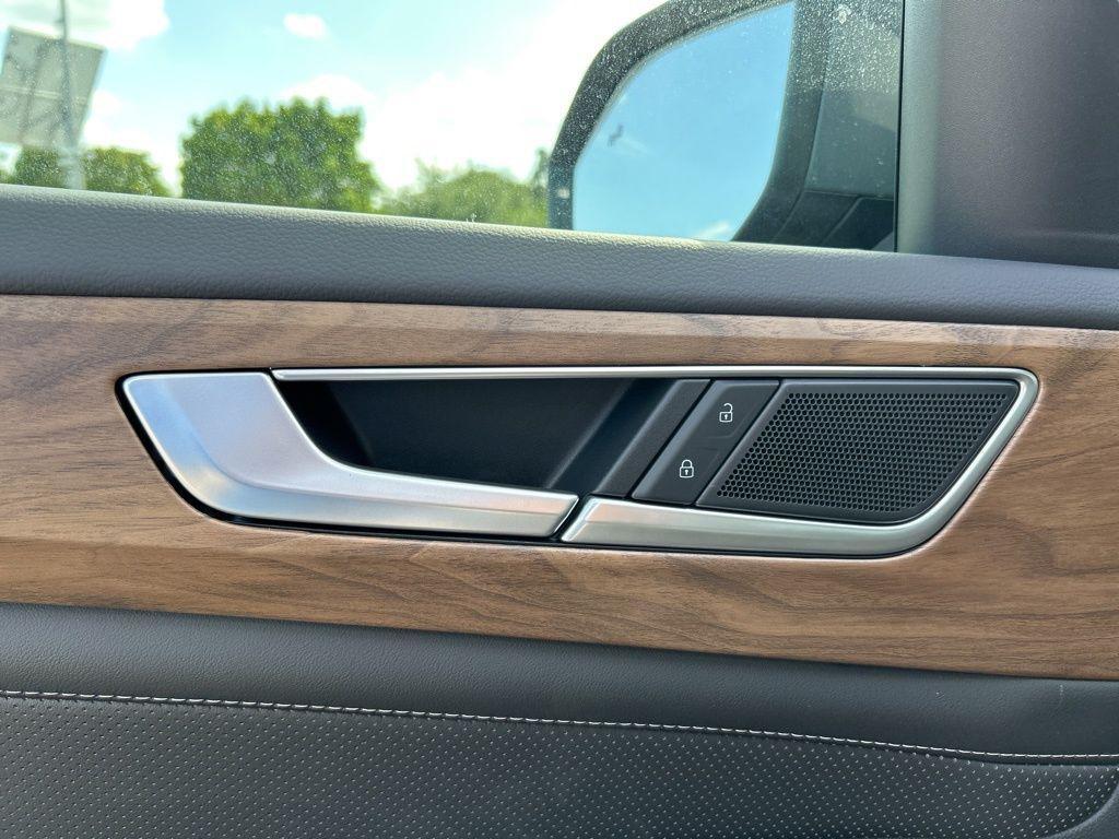 new 2025 Volkswagen Atlas car, priced at $38,550