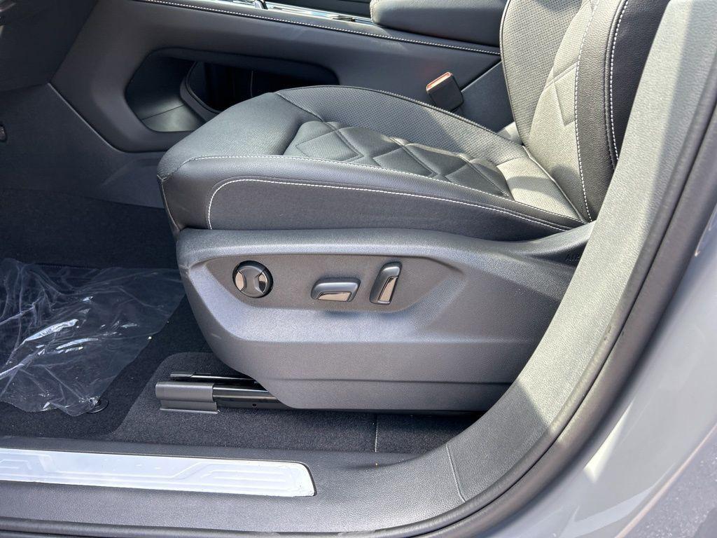 new 2025 Volkswagen Atlas car, priced at $38,550