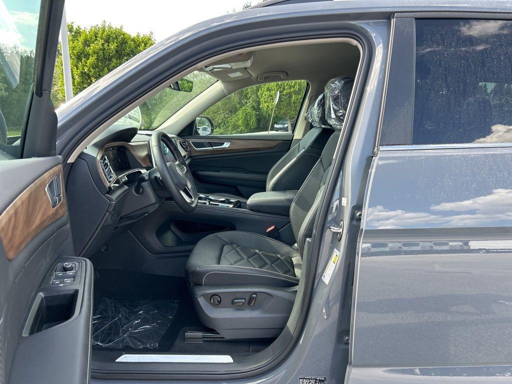 new 2025 Volkswagen Atlas car, priced at $38,550