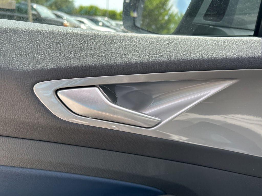 new 2025 Volkswagen ID.4 car, priced at $47,347