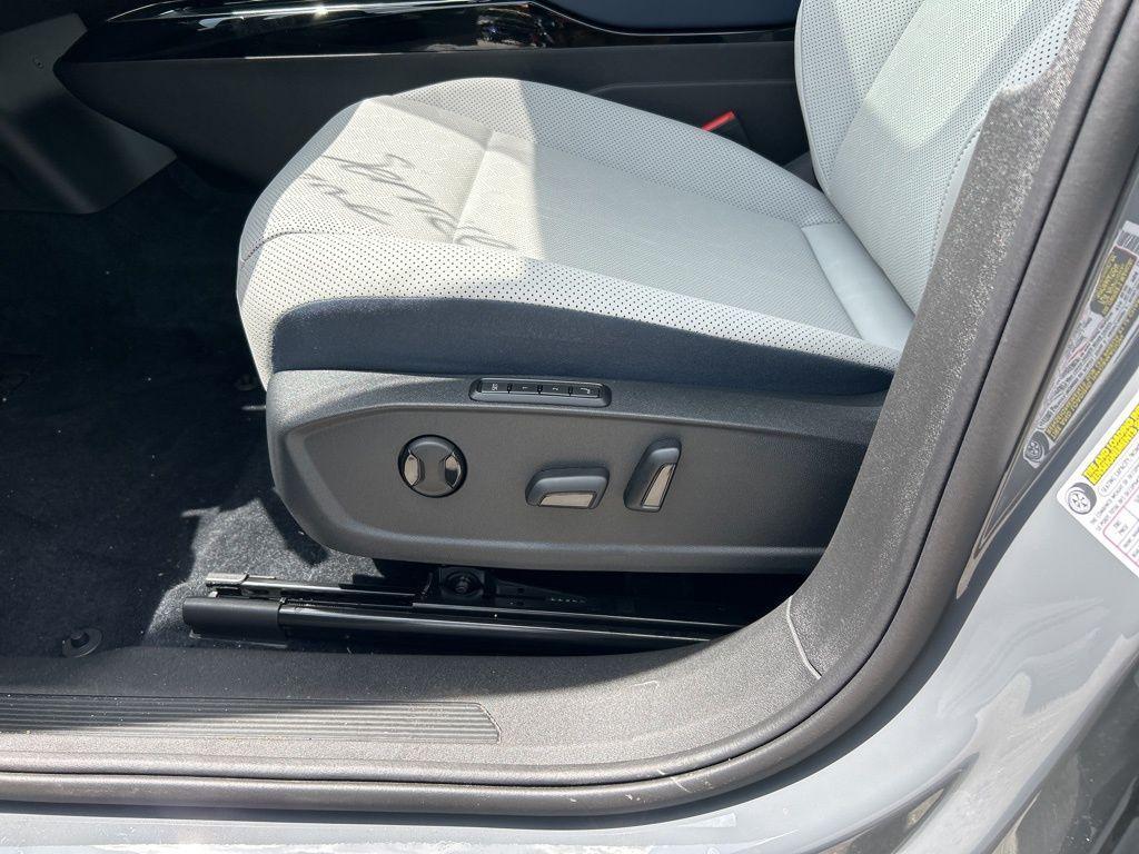 new 2025 Volkswagen ID.4 car, priced at $47,347