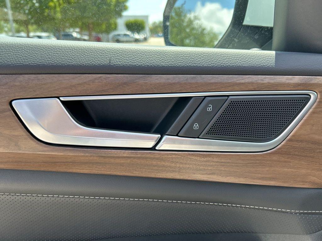 new 2025 Volkswagen Atlas car, priced at $39,344
