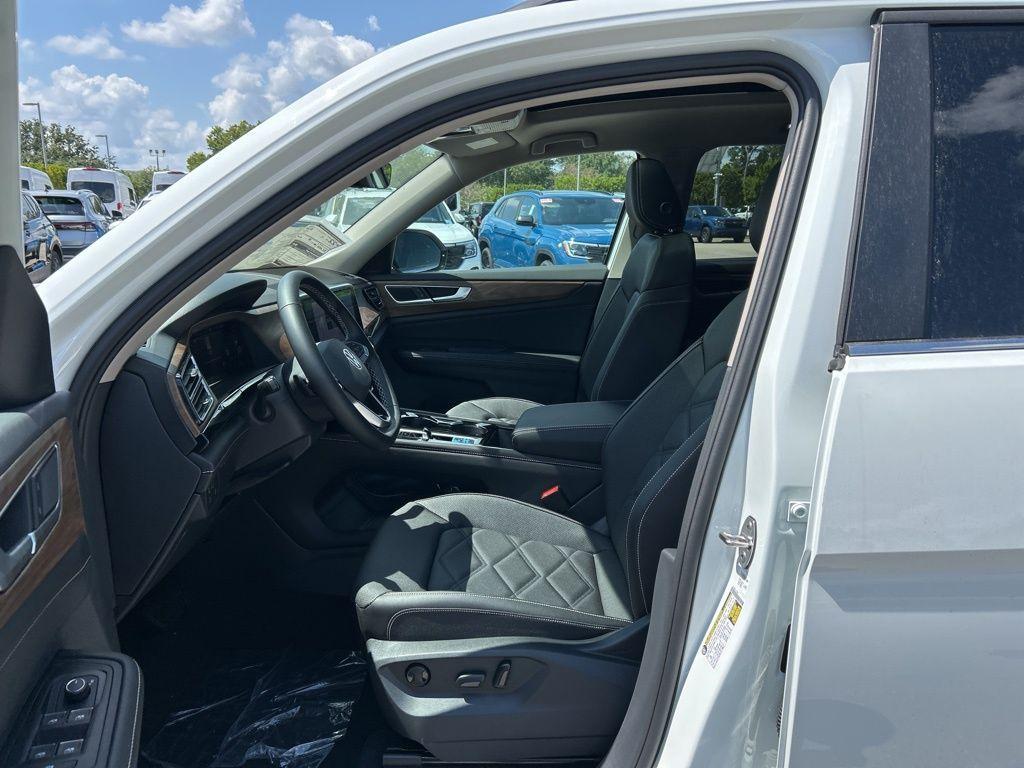new 2025 Volkswagen Atlas car, priced at $39,344