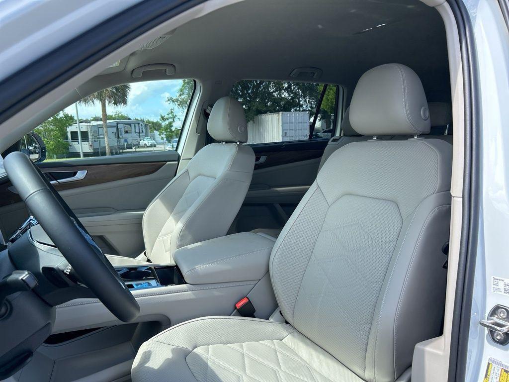 new 2025 Volkswagen Atlas car, priced at $40,671
