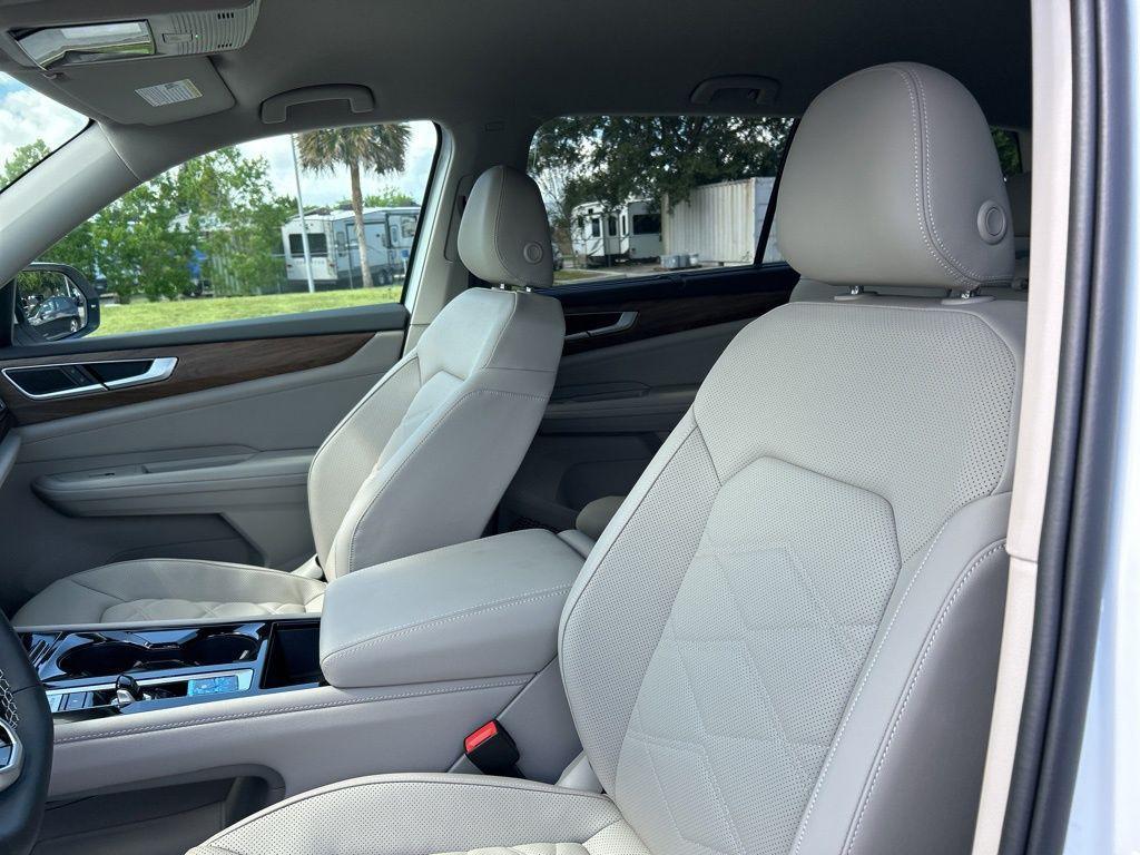 new 2025 Volkswagen Atlas car, priced at $40,671